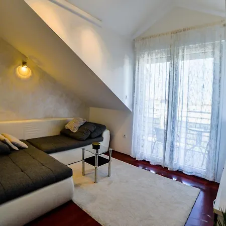 Apartment Ivan With Garage Place Split
